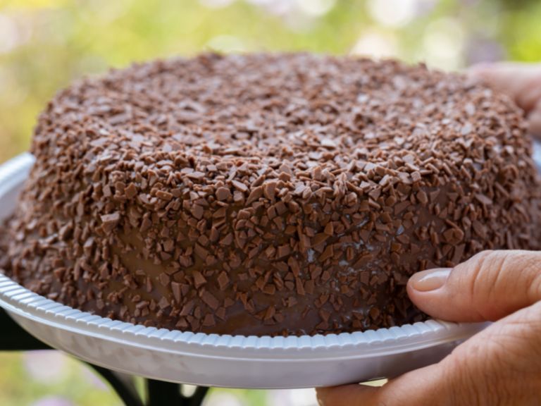 Bolo de Chocolate com Recheio de Brigadeiro