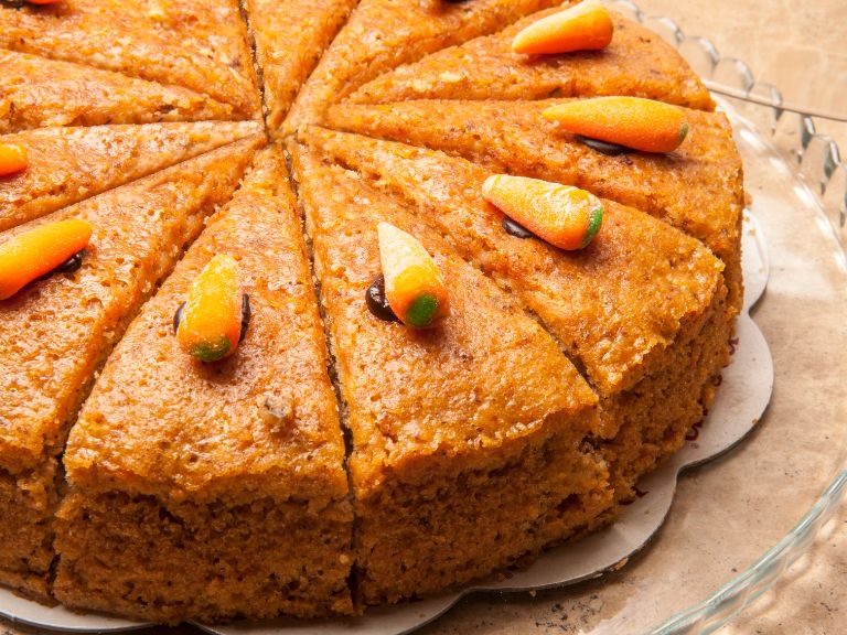 Bolo de cenoura simples e fofinho