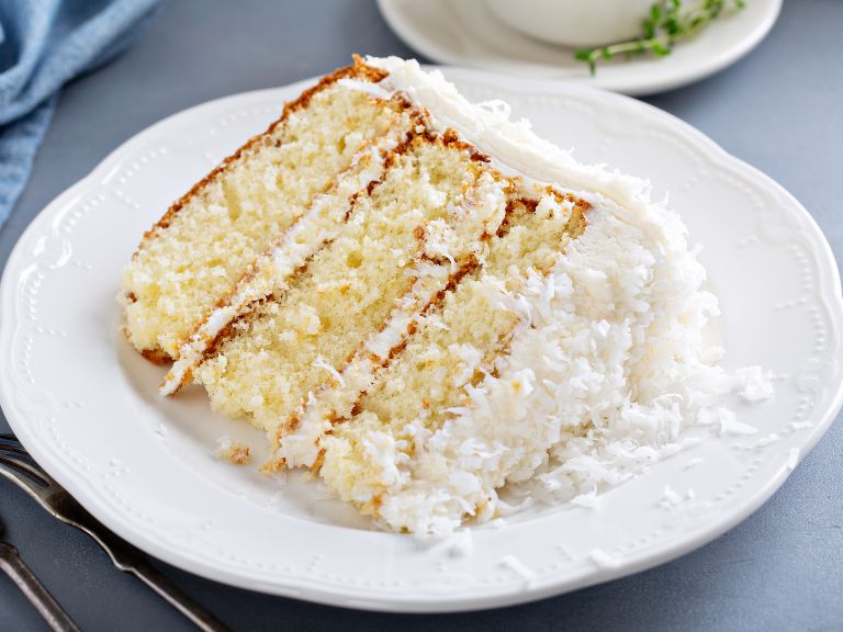 Bolo de coco com leite condensado