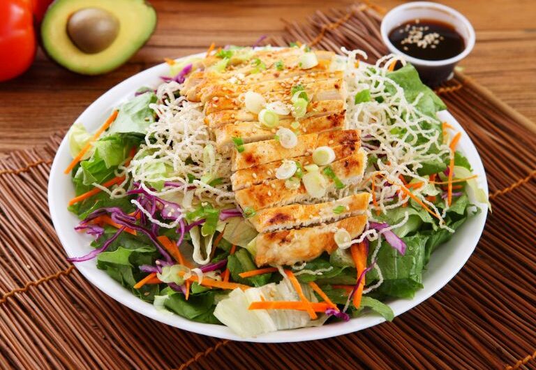Receita Fácil e Rápida: Salada de Frango com Legumes