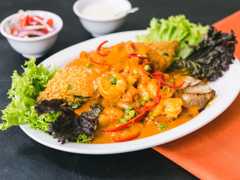 peixe com molho de camarão