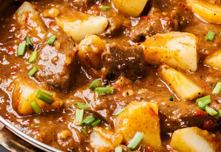 Picadinho de Carne com Creme de Batata