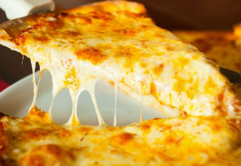 Deliciosa Pizza de Queijo: uma receita Simples e Fácil
