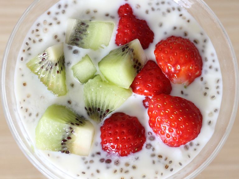 Pudim de chia com frutas