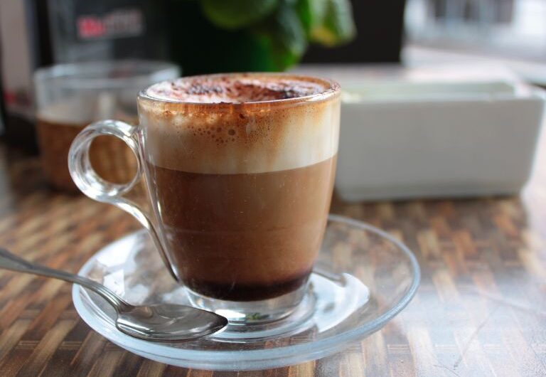 Aprenda a fazer um Delicioso Cappuccino Caseiro em minutos!