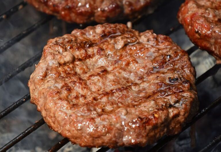 Carne de hambúrguer artesanal suculenta e irresistível