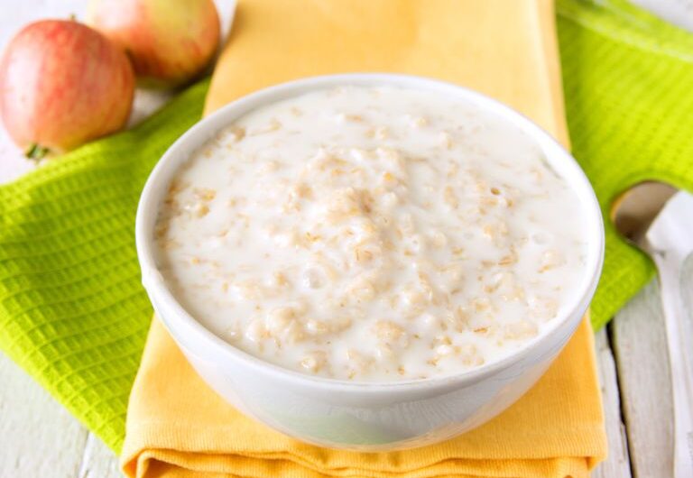 Mingau de Aveia: Uma Delícia Nutritiva para Começar o Dia