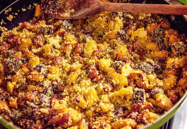 Deliciosa Farofa de Ovo - Um Acompanhamento Irresistível
