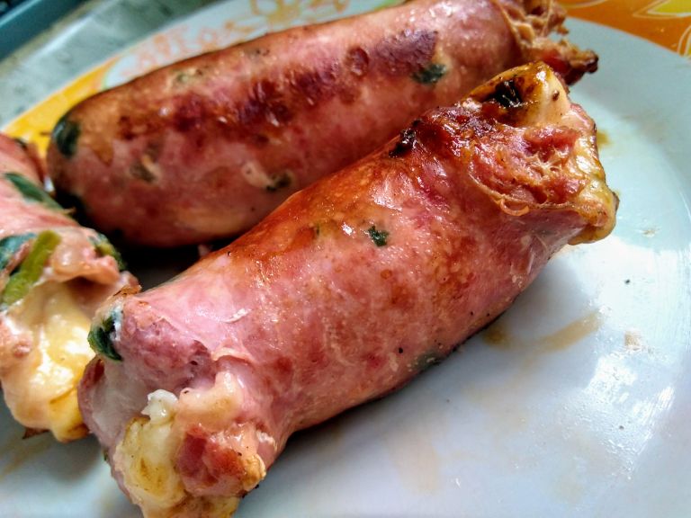 linguiça recheada com queijo