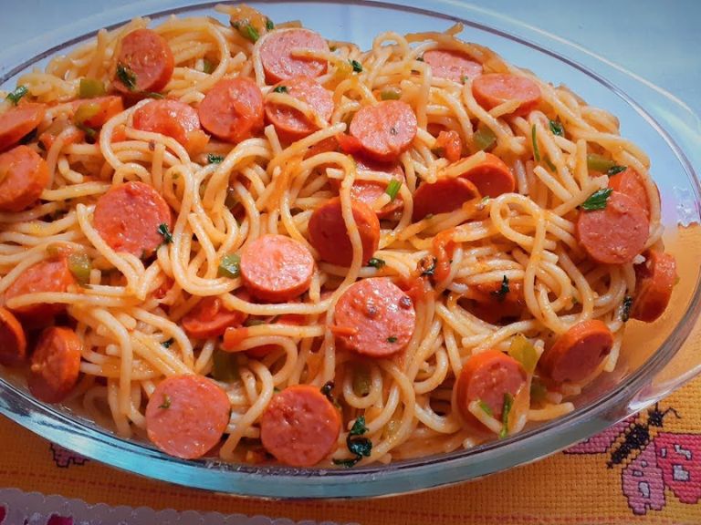 macarrão com salsicha