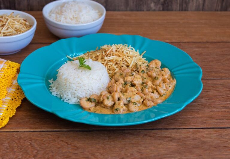 Strogonoff de Camarão Cremoso: Uma Delícia Irresistível em Minutos