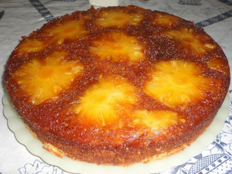 Bolo de abacaxi caramelizado