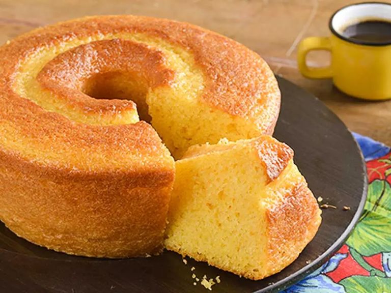 Bolo de fubá cremoso