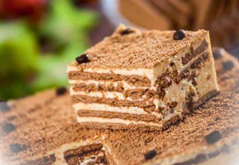 Sobremesa Rápida e Fácil: Bolo de Bolacha Delicioso