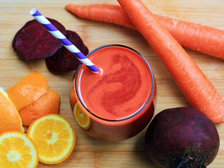suco de laranja com beterraba e cenoura