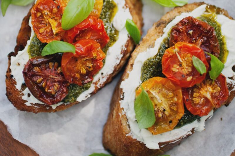 Bruschettas Caprese - um aperitivo italiano simples e cheio de sabor!