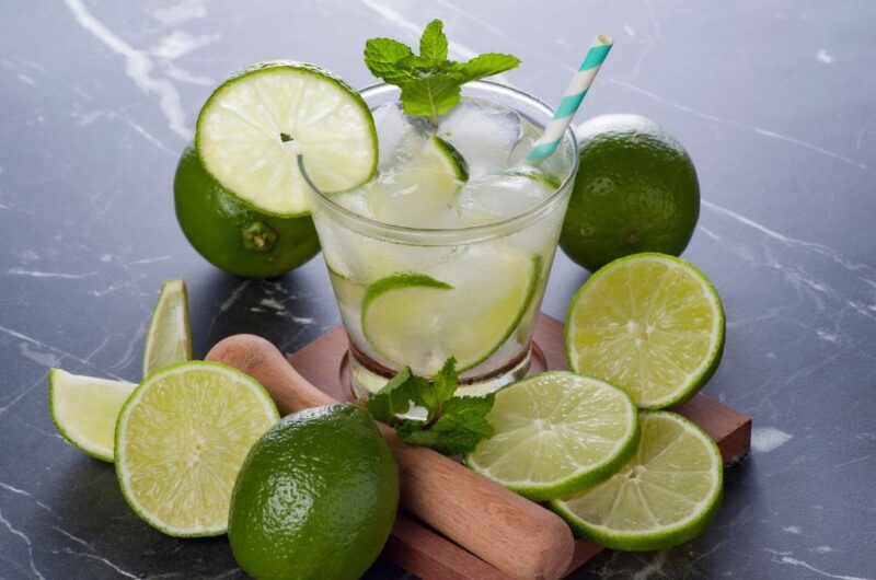 Deliciosa Caipirinha de Limão: O Refresco Tropical Perfeito!