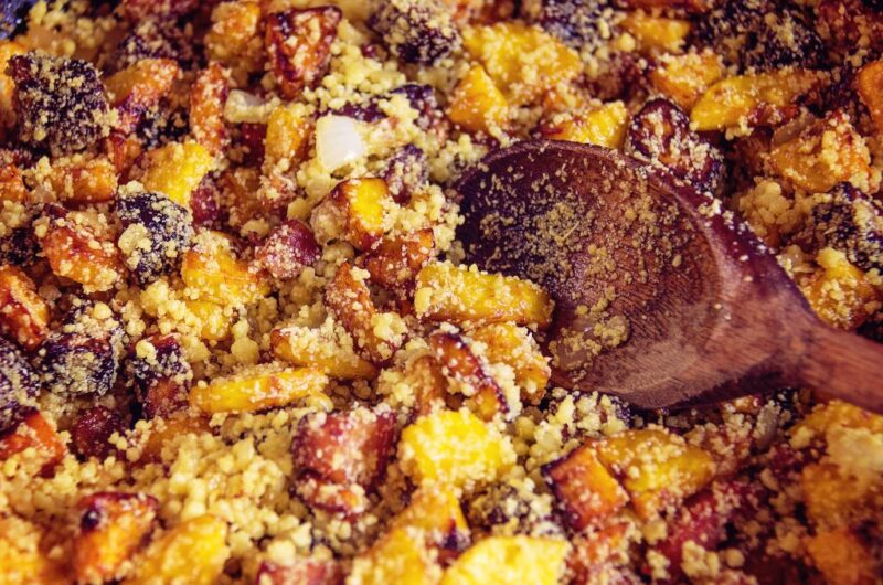Farofa Crocante de Bacon e Banana: O Casamento Perfeito de Sabores