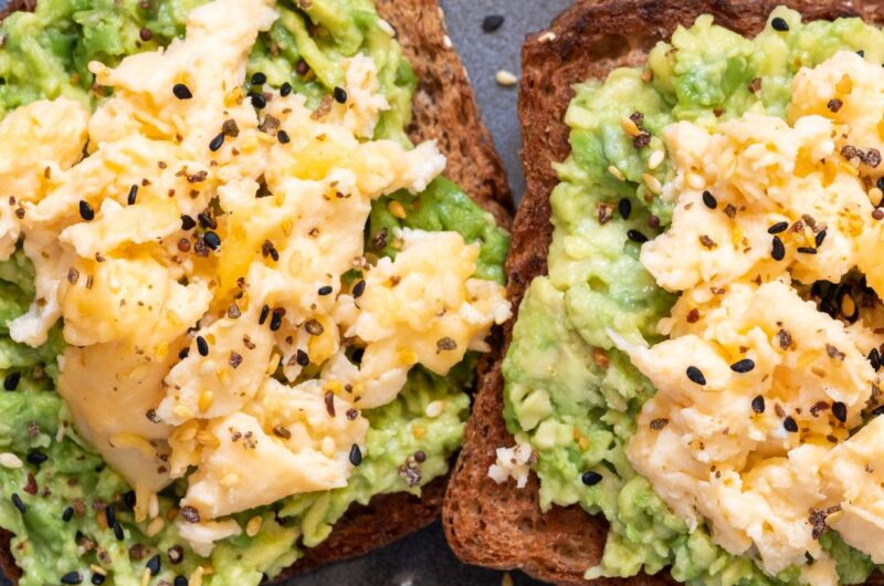 Deliciosos Ovos Mexidos com Abacate: Uma Combinação Nutritiva e Saborosa