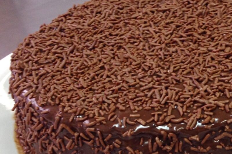 Delícia em forma de chocolate: Receita de Brigadeirão