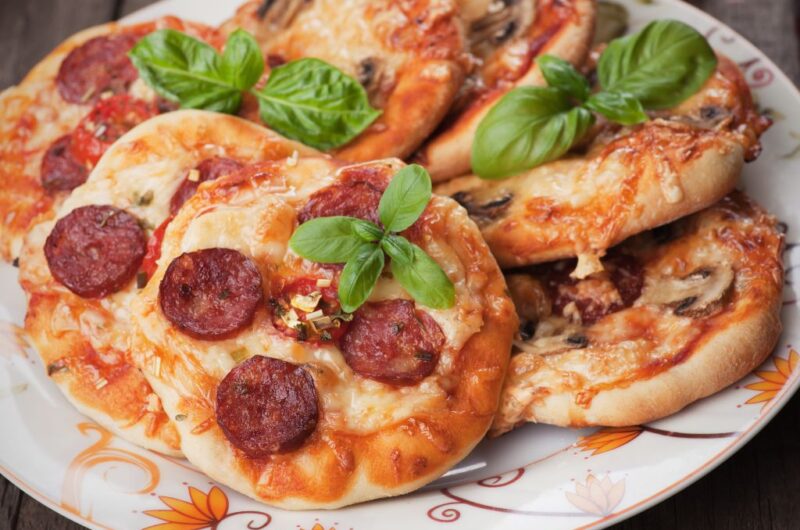 Pequenas Maravilhas: Mini pizzas Saborosas para um Momento de Diversão Culinária