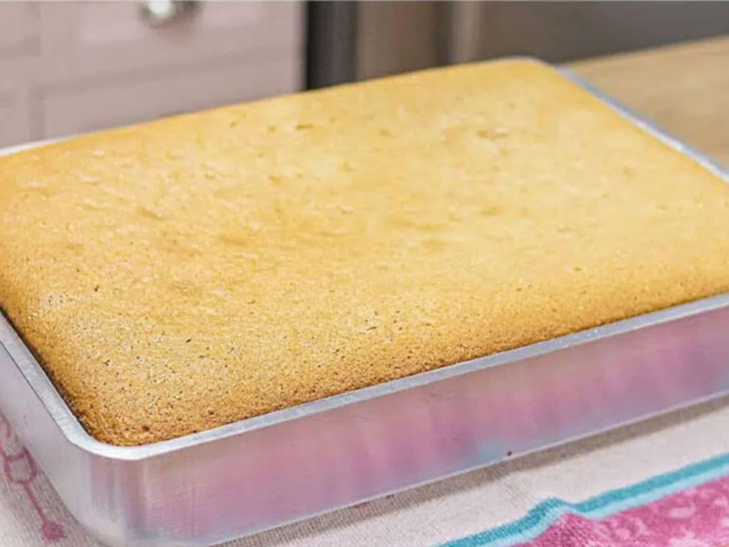 Receita de bolo de aniversário simples - TudoGostoso