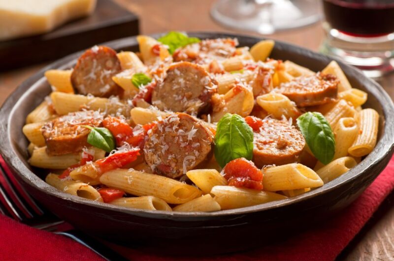 Macarrão com Linguiça Calabresa: Sabor e Simplicidade em Um Prato