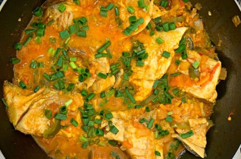 Delícia do Mar: Peixe Cozido ao Perfume de Ervas