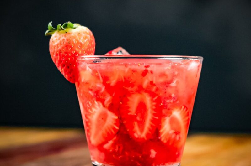 Caipirinha de Morango: A Mistura Perfeita de Frescor e Sabor!