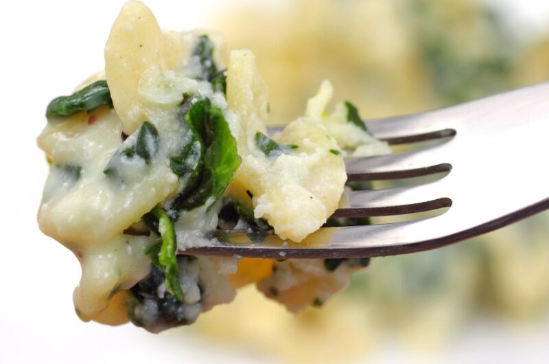 Sabores Inesquecíveis: Macarrão com Frango ao Molho de Vinho Branco