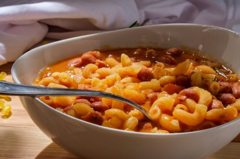 Sopa de Macarrão com Feijão: Simplicidade e Sabor em Cada Colherada!